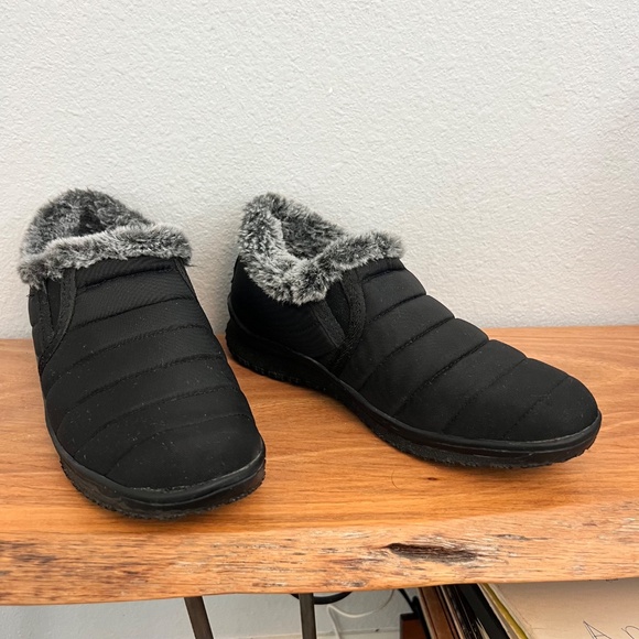 Minnetonka Women's Timpson Faux Fur Lined Slip On Bootie Water Resistant Size 8 - Picture 2 of 5